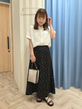 「SHOO・LA・RUE（シューラルー）の【さらり快適/洗濯機可/S-LL】風が通り抜ける 半袖バンドカラーシアーシャツ（シャツ/ブラウス、ホワイト系）」を使った、Ikumiさん（レディース・155cm）の夏コーディネート