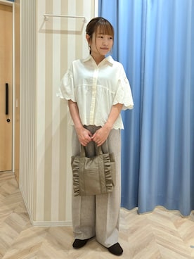 「SHOO・LA・RUE（シューラルー）の【洗濯機可/綿100％/体型カバー】刺繍レースがこなれ見え 二の腕が隠せる ペプラムブラウス（シャツ/ブラウス、ホワイト系）」を使った、Ikumiさん（レディース・155cm）の夏コーディネート