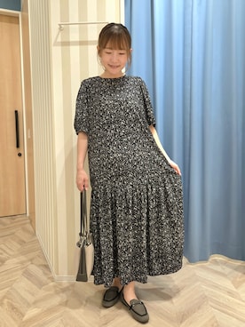 「SHOO・LA・RUE（シューラルー）の花柄ティアードワンピース（ワンピース、ブラック系）」を使った、Ikumiさん（レディース・155cm）の夏コーディネート
