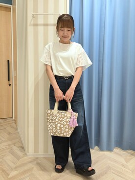 「SHOO・LA・RUE（シューラルー）の【汗じみ防止/ひんやり/S-LL】レースが華やか お袖フレアTシャツ（Tシャツ/カットソー、ホワイト系）」を使った、Ikumiさん（レディース・155cm）の夏コーディネート