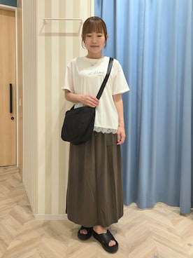 「SHOO・LA・RUE（シューラルー）の【ひんやり/UV/S-LL/洗濯機可】裾レースが大人上品 プリントアソートTシャツ（Tシャツ/カットソー、ホワイト系）」を使った、Ikumiさん（レディース・155cm）の夏コーディネート