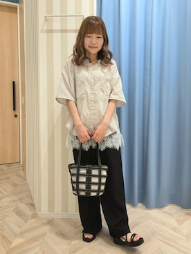 「SHOO・LA・RUE（シューラルー）の【洗濯機可/S-LL】大人の抜け感 ゆるっと5分袖シャツ（シャツ/ブラウス、ベージュ系）」を使った、Ikumiさん（レディース・155cm）の夏コーディネート