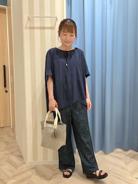 「SHOO・LA・RUE（シューラルー）の【S-LL】この夏の主役 脚をきれいに魅せる イージーワイドパンツ（その他パンツ、ブルー系）」を使った、Ikumiさん（レディース・155cm）の夏コーディネート