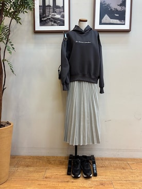 「SHOO・LA・RUE（シューラルー）の【セットアップ可/S-LL/なめらかタッチ】選べる3柄 ロゴ入りプルパーカ（パーカー、グレー系）」を使った、maiさん（レディース・158cm）の冬コーディネート