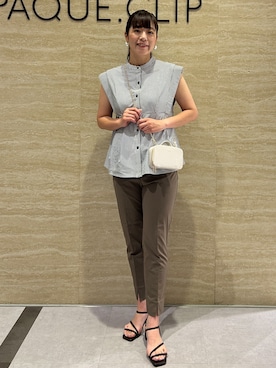 「OPAQUE.CLIP（オペークドットクリップ）の『STORY Web7月掲載』ペプラムブラウス《通気性／吸水速乾／UVケア／防シワ／洗濯機OK》（シャツ/ブラウス、ホワイト系）」を使った、ayaka1221eさん（レディース）の夏コーディネート