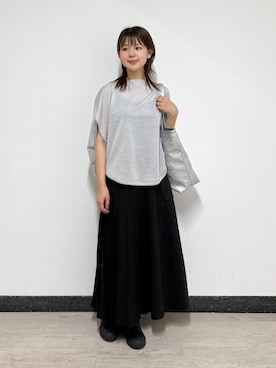 「ZUCCa（ズッカ）のEMBOSSバッグ（トートバッグ、シルバー系）」を使った、ZUCCa OFFICIALさん（レディース・166cm）の夏コーディネート