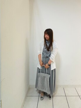「UNTITLED（アンタイトル）の【セットアップ可/光沢感/前開きボタン】ローンギャザーブラウス（シャツ/ブラウス、ブルー系）」を使った、02000456さん（レディース）の春コーディネート
