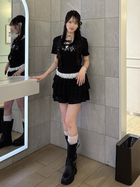 「INGNI（イング）のリボン付レース出しラインストーンロゴトップス（Tシャツ/カットソー、ブラック系）」を使った、彩さん（レディース・155cm）の春コーディネート
