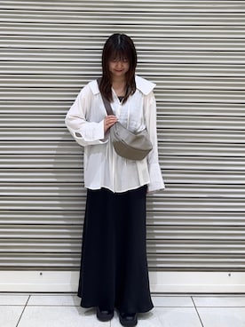 「russet（ラシット）の【ユニセックス・撥水・200g】クラウズナイロンラウンドショルダーバッグ(CE-1327-WEB)（Shoulderbag、ベージュ系）」を使った、Nozomiさん（レディース・161cm）の秋コーディネート