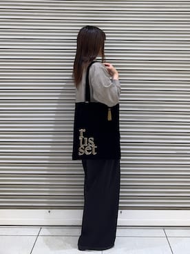 「russet（ラシット）の【インド刺繍】トートバッグ（Tote、ブラック系）」を使った、Nozomiさん（レディース・161cm）の秋コーディネート