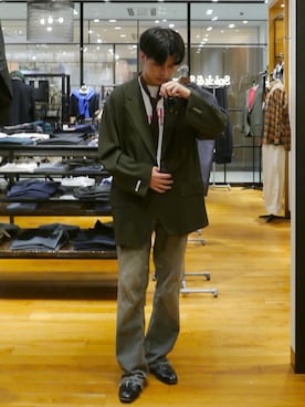 「アイテム（ネクタイ、ベージュ系）」を使った、かずきさん（メンズ・175cm）の秋コーディネート
