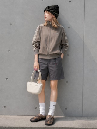 「adidas(アディダス)のadidas/アディダス FIREBIRD CORDUROY TRACK TOP ファイヤーバード コーデュロイ トラックトップ トラックジャケット ジャージ ライトアウター 羽織り スリーストライプス 袖ライン ブランドロゴ メンズ レディース 2026年秋冬 秋服(ブルゾン)」を使った、tani《骨格ナチュラル》さん(レディース・162cm)の夏コーディネート