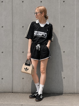 「adidas（アディダス）のadidas/アディダス FOOBALL JERSEY SPONSPOR スリーストライプス サッカーシャツ 2026年 夏 夏服（Tシャツ/カットソー、ブラック系）」を使った、tani《骨格ナチュラル》さん（レディース・162cm）の夏コーディネート
