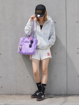 「adidas（アディダス）のadidas/アディダス ORI AOA FULLZIP オリジナルス AOA フルジップ パーカー プリント 総柄 オーバーサイズ カンガルーポケット メンズ レディース 2026年 夏 夏服（パーカー、グレー系）」を使った、tani《骨格ナチュラル》さん（レディース・162cm）の夏コーディネート