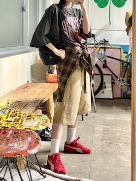 「Chick（チック）のPrinted Crew-Neck Oversized T-Shirt / プリントデザイン クルーネックビッグＴシャツ 2026年春夏（Tシャツ/カットソー、グレー系）」を使った、tani《骨格ナチュラル》さん（レディース・162cm）の春コーディネート