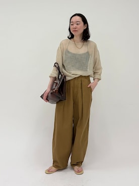 「FRAMeWORK（フレームワーク）のコットンドリルタックパンツ（その他パンツ、イエロー系）」を使った、arisaさん（レディース・164cm）の春コーディネート