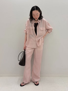 「FRAMeWORK（フレームワーク）のソフトカラーイージーパンツ（スラックス、レッド系）」を使った、arisaさん（レディース・164cm）の春コーディネート