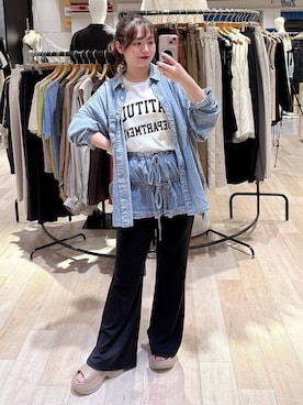 「LEPSIM（レプシィム）のAIRデニム長袖シャツ　639492（シャツ/ブラウス、ブルー系）」を使った、tutu.さん（レディース・152cm）の夏コーディネート