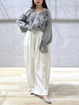 「LEPSIM（レプシィム）の裾ボタンイージーパンツ　639318（その他パンツ、ホワイト系）」を使った、tutu.さん（レディース・152cm）の春コーディネート
