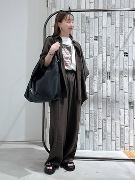 「LEPSIM（レプシィム）のマルチメリットワイドパンツ　630143（その他パンツ、ブラウン系）」を使った、naaalepsimさん（レディース）の春コーディネート