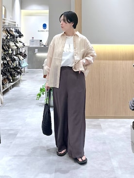 「GLOBAL WORK（グローバルワーク）のさらさらリラックスイージーパンツ/636563（その他パンツ、ブラウン系）」を使った、アミさん（レディース）の春コーディネート
