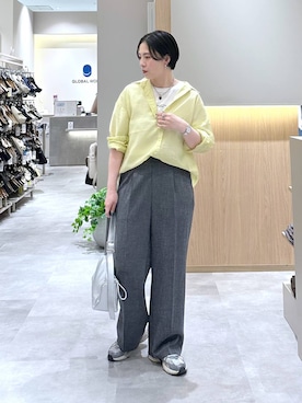 「GLOBAL WORK（グローバルワーク）のスッキリイージーパンツ/629832（その他パンツ、グレー系）」を使った、アミさん（レディース）の春コーディネート