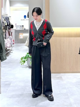 「GLOBAL WORK（グローバルワーク）のシルクブレンドクループルオーバー長袖/1051637（Tシャツ/カットソー、ホワイト系）」を使った、アミさん（レディース）の秋コーディネート