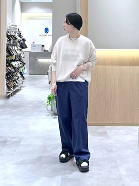 「GLOBAL WORK（グローバルワーク）のイージーケアリネンストレートパンツ/600994（その他パンツ、ブルー系）」を使った、アミさん（レディース）の春コーディネート
