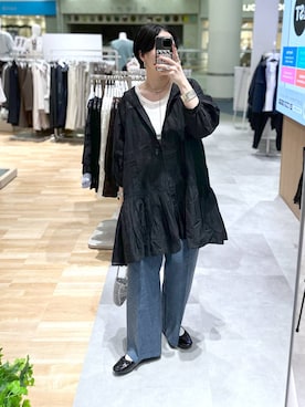 「アイテム（クラッチバッグ、シルバー系）」を使った、アミさん（レディース・167cm）の春コーディネート