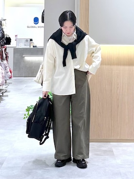 「GLOBAL WORK（グローバルワーク）のシルクブレンドクループルオーバー長袖/1051637（Tシャツ/カットソー、ホワイト系）」を使った、アミさん（レディース）の秋コーディネート