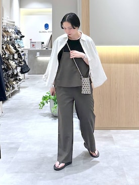 「GLOBAL WORK（グローバルワーク）のリネン混ニット2WAYプルオーバー半袖/147712（Tシャツ/カットソー、ブラック系）」を使った、アミさん（レディース）の春コーディネート