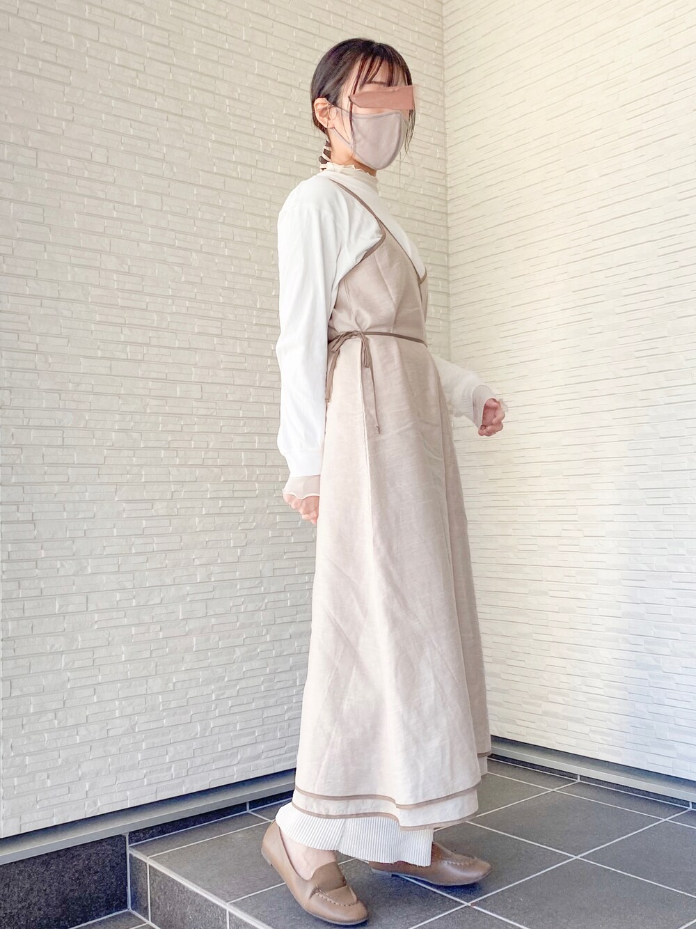 「春服デビュー宣言、春コーデ、休日スタイル、春カラー、春服、レイヤードスタイル、淡色コーデ、ママコーデ、ママファッション、キャミワンピ、プリーツパンツ、ハイネック、ベージュ、ベージュコーデ、ラップワンピース」｜「NOAHLのアイテム（ワンピース/ドレス、ブラウン系）」を使った、macha＊さん（レディース・159cm）の春コーディネートの1枚目の写真