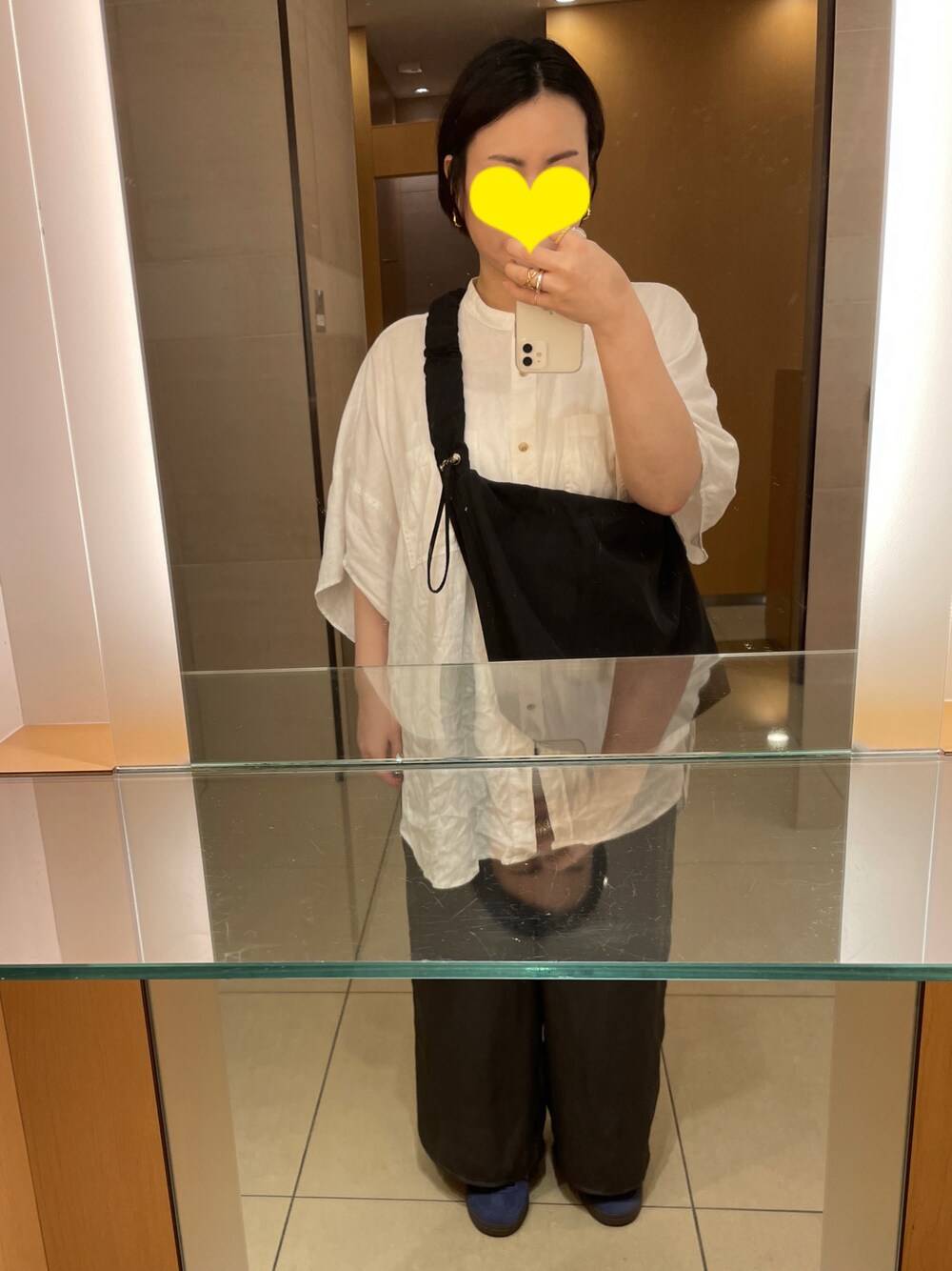 「低身長、低身長コーデ、オーバーサイズ、ノーカラーシャツ、バンドカラーシャツ、白シャツ、ワイドパンツ、スニーカー」｜「CIAOPANIC TYPYの【体型カバー】リネンレーヨンドルマンシャツ（シャツ/ブラウス、ホワイト系）」を使った、まーむちゃんさん（レディース・155cm）の夏コーディネートの1枚目の写真
