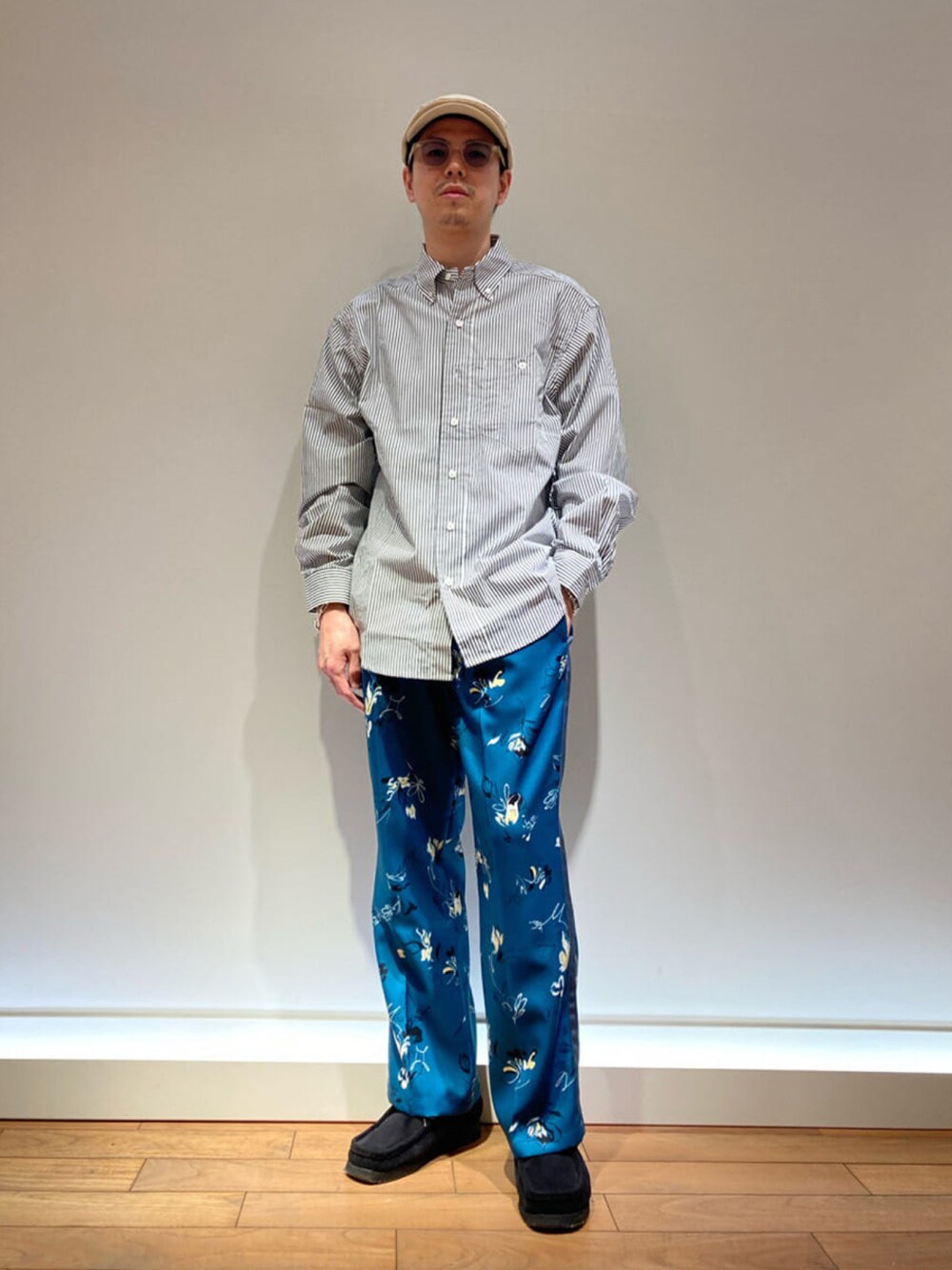 「春服みてみて、フレディアンドグロスター、FREDY&GLOSTER、gloster、シャツスタイル、春コーデ、ハンチング、リラックススタイル、きれいめカジュアル、ストライプ」｜「GLOSTERの【GLOSTER/グロスター】WASHED HUNTING ウォッシュドハンチング（ハンチング/ベレー帽、ベージュ系）」を使った、GLOSTER stylingさん（メンズ・171cm）の春コーディネートの1枚目の写真