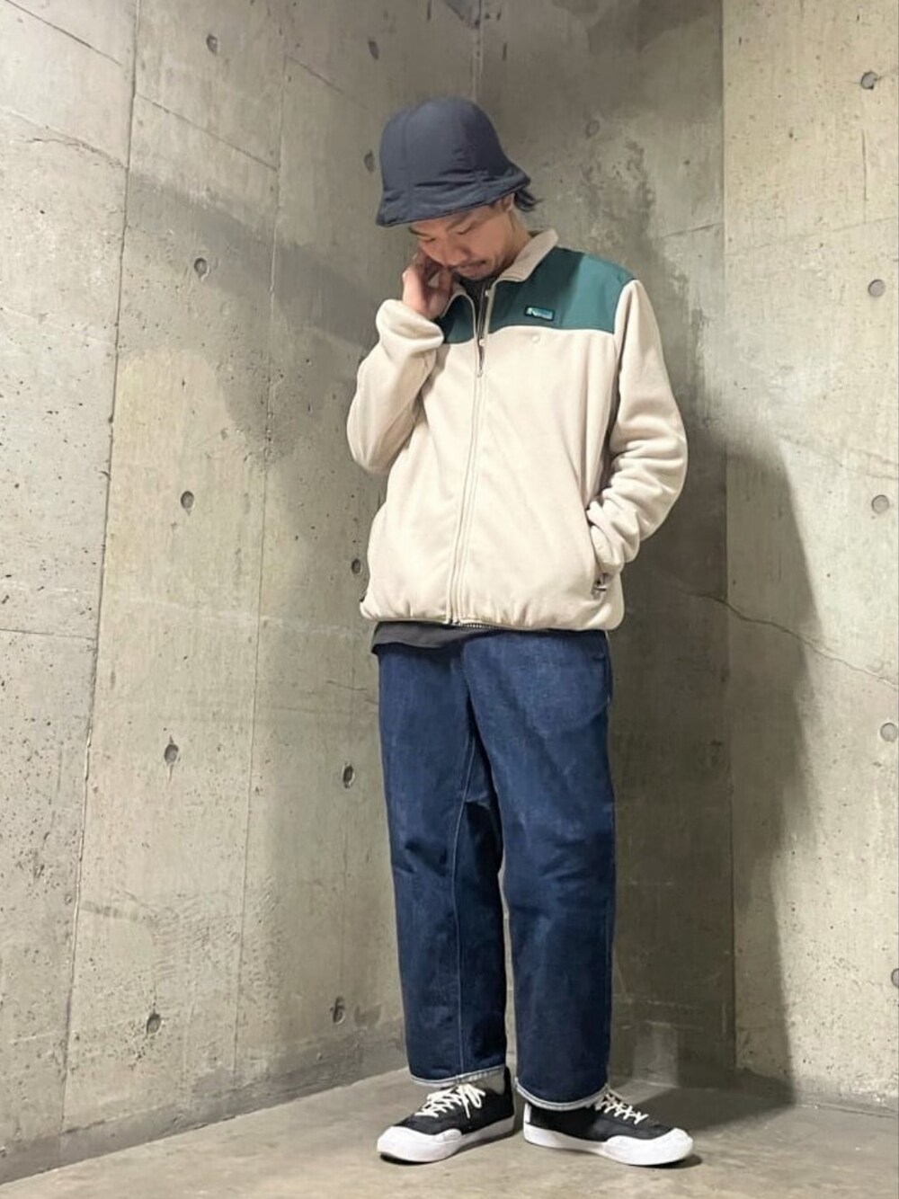 「秋冬コーデ、フリースジャケット、フリース、スリーピングシャツ、ミリタリー、チューリップハット、ハット、レトロ、リラックススタイル、休日スタイル、ユニセックス、FREDY&GLOSTER、フレディアンドグロスター、gloster」｜「GLOSTERの【GLOSTER/グロスター】チューリップハット 中綿入り（ハット、ブラック系）」を使った、GLOSTER stylingさん（メンズ・175cm）の秋コーディネートの1枚目の写真