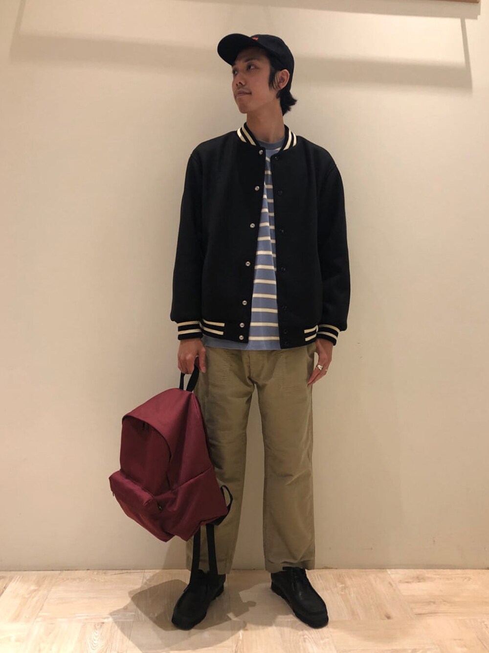 「だから秋服が好き、フレディアンドグロスター、FREDY&GLOSTER、gloster、スタジャン、レイヤードスタイル、バックパック、秋コーデ、wearhalloween2021、休日スタイル、チノパン、ボーダー、冬コーデ、秋冬コーデ、お洒落さんとつながりたい」｜「SKOOKUMの【SKOOKUM/スクーカム】GLOSTER別注 AWARD JACKET アワードジャケット（スタジャン、ブラック系）」を使った、GLOSTER stylingさん（メンズ・183cm）の秋コーディネートの1枚目の写真