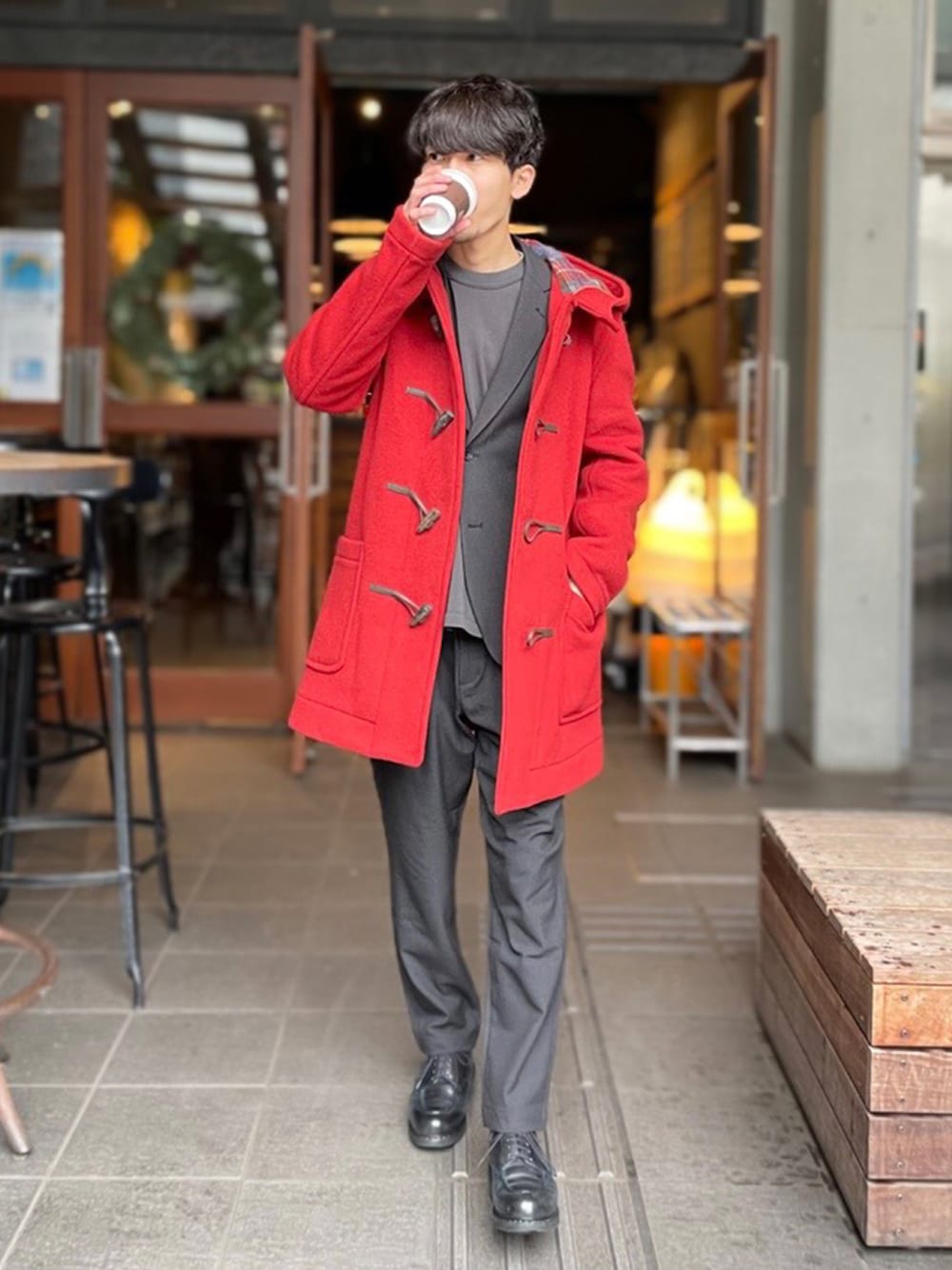 「クリスマスに着たい服、フレディアンドグロスター、FREDY&GLOSTER、gloster、セットアップ、ロングコート、マイベストコーデ2021、休日スタイル、あったかコーデ、冬コーデ、スラックス、シンプルコーデ、エレガント、オトナカジュアル、ブーツ」｜「LONDON TRADITIONの【LONDON TRADITION/ロンドン・トラディション】別注ダッフルコート（ダッフルコート、オレンジ系）」を使った、GLOSTER stylingさん（メンズ・170cm）の冬コーディネートの1枚目の写真