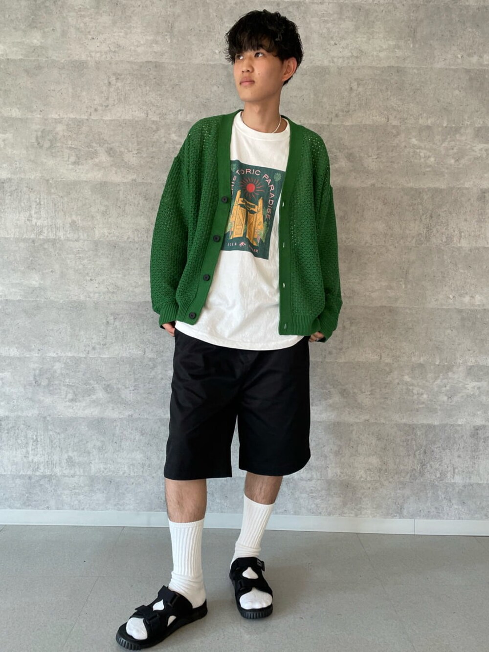 「カーディガン、ビッグシルエット、ストリート、レイヤードスタイル、休日スタイル、FREDY&GLOSTER、カジュアルコーデ、gloster、秋コーデ、フレディアンドグロスター」｜「GLOSTERの【GLOSTER/グロスター】クロシェライクカーディガン 透かし編みニット（カーディガン/ボレロ、グリーン系）」を使った、GLOSTER stylingさん（メンズ・173cm）の夏コーディネートの1枚目の写真