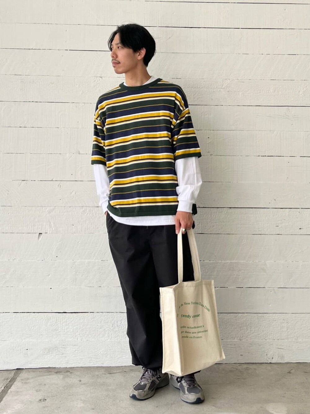 「はじめましてコーデ、フレディアンドグロスター、FREDY&GLOSTER、gloster、ボーダー、トートバッグ、レイヤードスタイル、ワイドパンツ、グリーン、イエロー」｜「GLOSTERの【GLOSTER/グロスター】OLDボーダーニットTシャツ（Tシャツ/カットソー、グリーン系）」を使った、GLOSTER stylingさん（メンズ・183cm）の春コーディネートの1枚目の写真