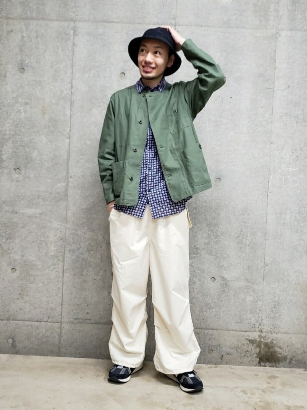 「フレディアンドグロスター、FREDY&GLOSTER、gloster、バケットハット、ノーカラージャケット、ジャケット、ミリタリー、はじめましてコーデ、春コーデ、春アウター」｜「GLOSTERの【GLOSTER/グロスター】DENIM METRO HAT デニムメトロハット（ハット、ブルー系）」を使った、GLOSTER stylingさん（メンズ・178cm）の春コーディネートの1枚目の写真