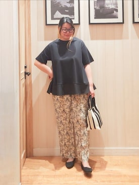 「SHOO・LA・RUE（シューラルー）の【接触冷感/UVカット/抗菌防臭】体型カバーも叶う　裾切り替えAライントップス（Tシャツ/カットソー、ブラック系）」を使った、れーやんさん（レディース・168cm）の春コーディネート