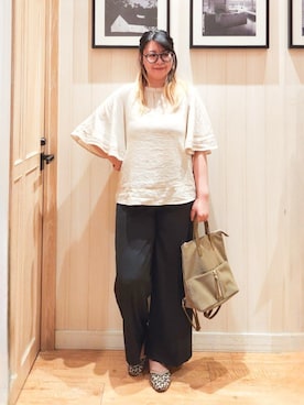 「アイテム（バックパック/リュック、グリーン系）」を使った、れーやんさん（レディース・168cm）の秋コーディネート