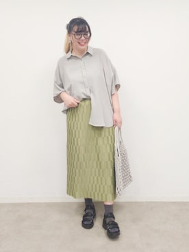 「SHOO・LA・RUE（シューラルー）の【洗濯後しわになりにくい/体型カバー】大人の抜け感 ポンチョ風ゆったりカラーシャツ（シャツ/ブラウス、グレー系）」を使った、れーやんさん（レディース・168cm）の夏コーディネート
