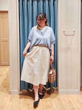 「SHOO・LA・RUE（シューラルー）の【洗濯機可】上品ラメがきらめく　シアーポンチョ風カーディガン（カーディガン/ボレロ、ブルー系）」を使った、れーやんさん（レディース・168cm）の春コーディネート