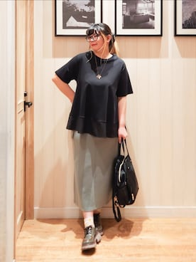 「SHOO・LA・RUE（シューラルー）の【接触冷感/UVカット/抗菌防臭】体型カバーも叶う　裾切り替えAライントップス（Tシャツ/カットソー、ブラック系）」を使った、れーやんさん（レディース・168cm）の春コーディネート