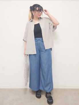 「SHOO・LA・RUE（シューラルー）の【洗濯後しわになりにくい/体型カバー】大人の抜け感 ポンチョ風ゆったりカラーシャツ（シャツ/ブラウス、グレー系）」を使った、れーやんさん（レディース・168cm）の夏コーディネート