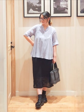 「SHOO・LA・RUE（シューラルー）の【ひんやり/UV】お袖の長さが調整出来る シャーリングスキッパーブラウス（シャツ/ブラウス、ブルー系）」を使った、れーやんさん（レディース・168cm）の夏コーディネート