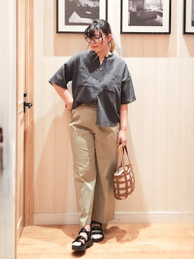 「SHOO・LA・RUE（シューラルー）の【洗濯機可/S-LL】大人の抜け感 ゆるっと5分袖シャツ（シャツ/ブラウス、グレー系）」を使った、れーやんさん（レディース・168cm）の夏コーディネート