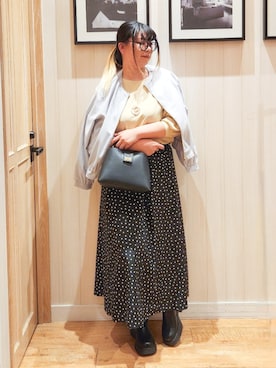「SHOO・LA・RUE（シューラルー）の【洗濯後しわになりにくい/S-LL】裾ドロストフリルブルゾン（ブルゾン、グレー系）」を使った、れーやんさん（レディース・168cm）の秋コーディネート