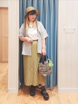「SHOO・LA・RUE（シューラルー）の【綿100%/プチプラ】選べる3柄 大人のためのプレーンTシャツ（Tシャツ/カットソー、ホワイト系）」を使った、れーやんさん（レディース・168cm）の夏コーディネート
